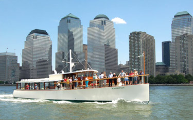 Headed to #NYC? Take a Classic Harbor Line Cruise around areas of the city!